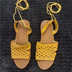 💛Yellow Urban Outfitters lace up basket-weave flats.